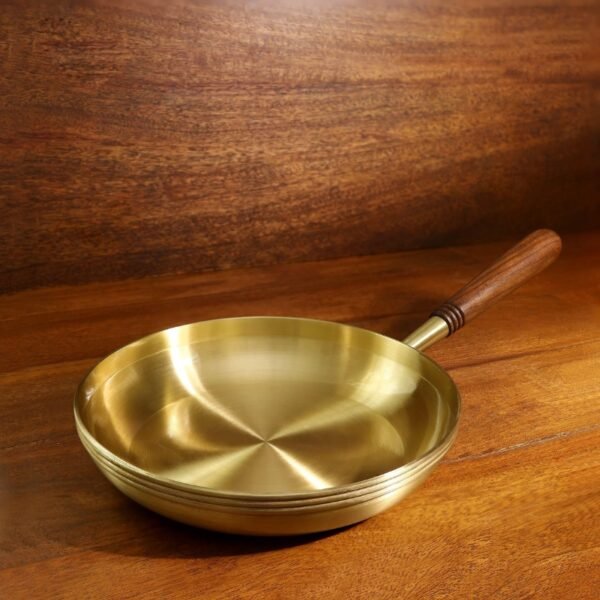 Arra brass fry pan with wooden handle - Image 2
