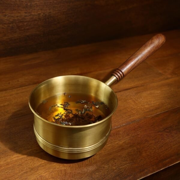 Arra brass tea pan with wooden handle - Image 2