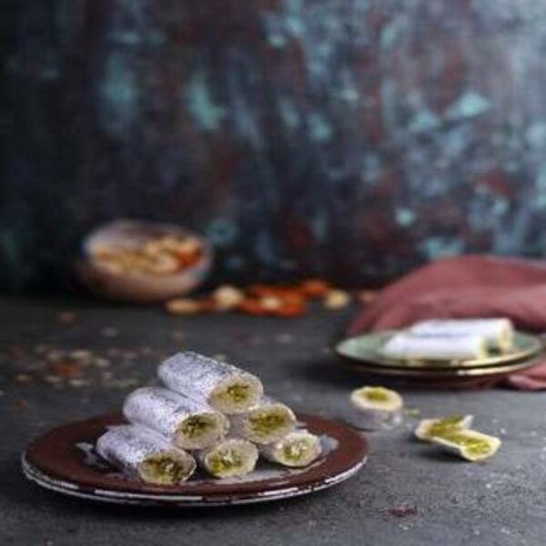 Kaju Anjeer Roll
