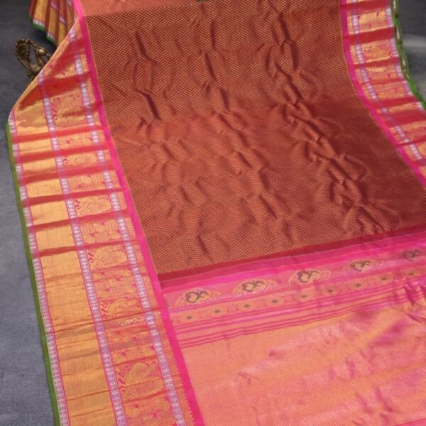 Gadwal silk saree maroon and pink with allover zari woven brocade weaves and long rich annam zari woven border - Image 2