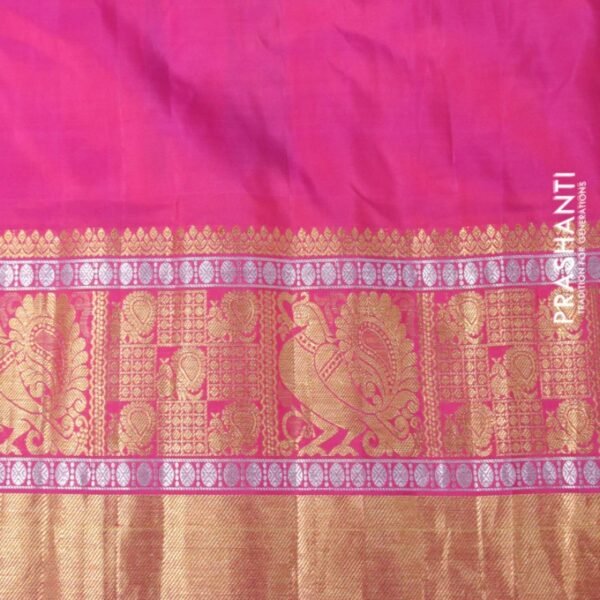 Gadwal silk saree maroon and pink with allover zari woven brocade weaves and long rich annam zari woven border - Image 4