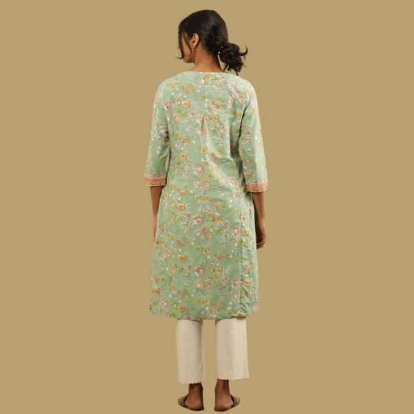 Green Block Printed Kurta With Neck Tie-Up - Image 2