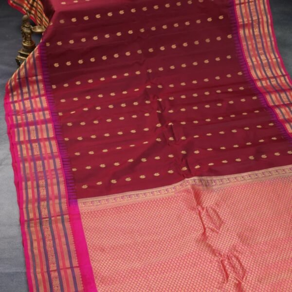 Pure gadwal silk saree maroon and pink with annam zari woven buttas and temple deisgn zari woven border - Image 2