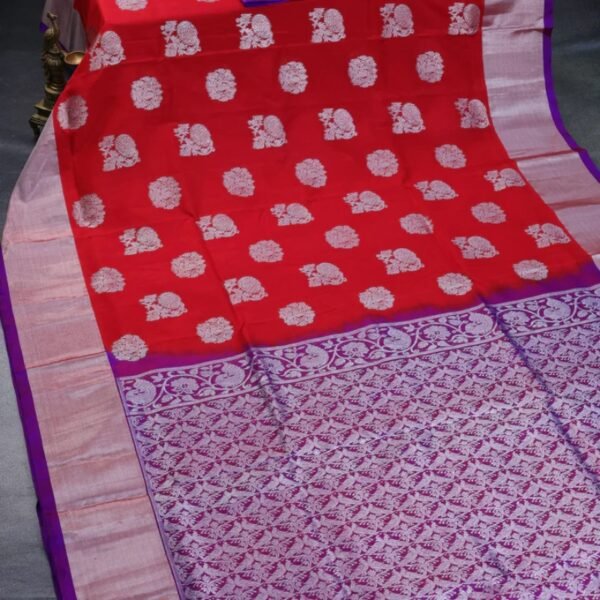Venkatagiri silk saree red and dual shade of purple with silver zari woven buttas and silver zari woven border - Image 2